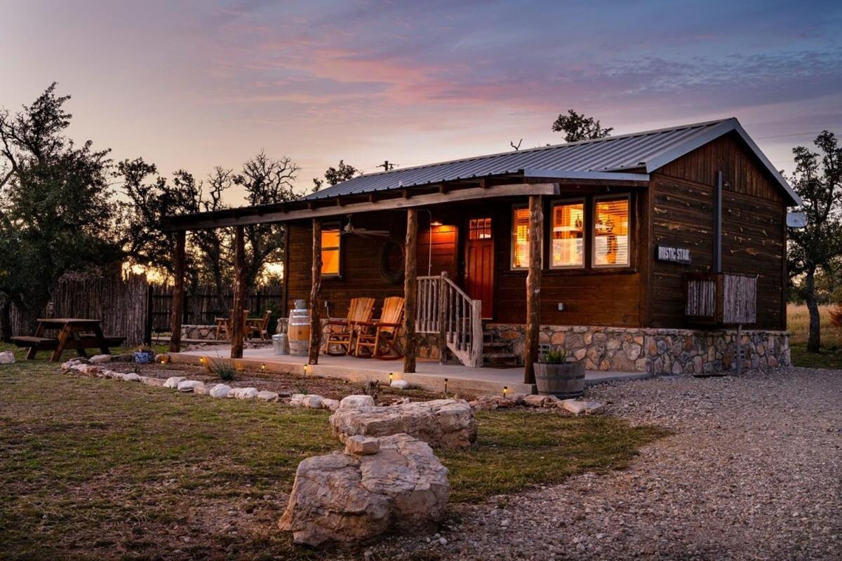 Rockin' R - Rustic Star Cabin フレデリックスバーグ エクステリア 写真