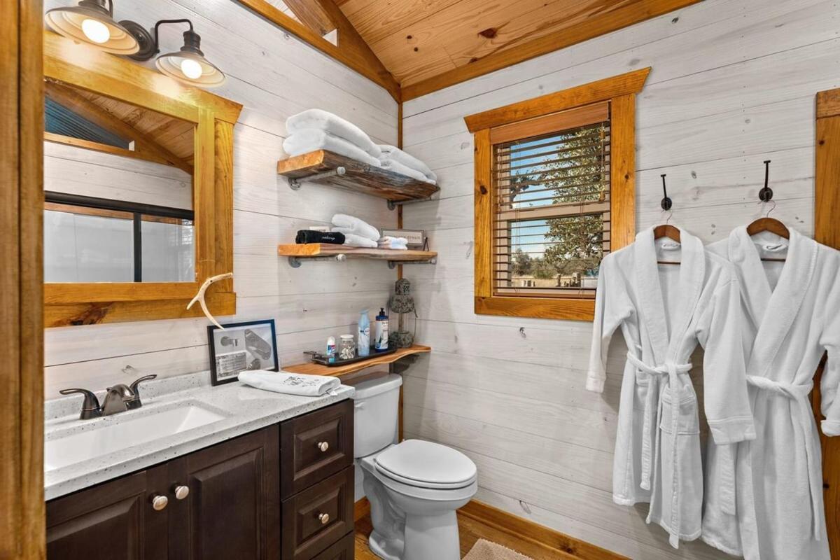 Rockin' R - Rustic Star Cabin フレデリックスバーグ エクステリア 写真
