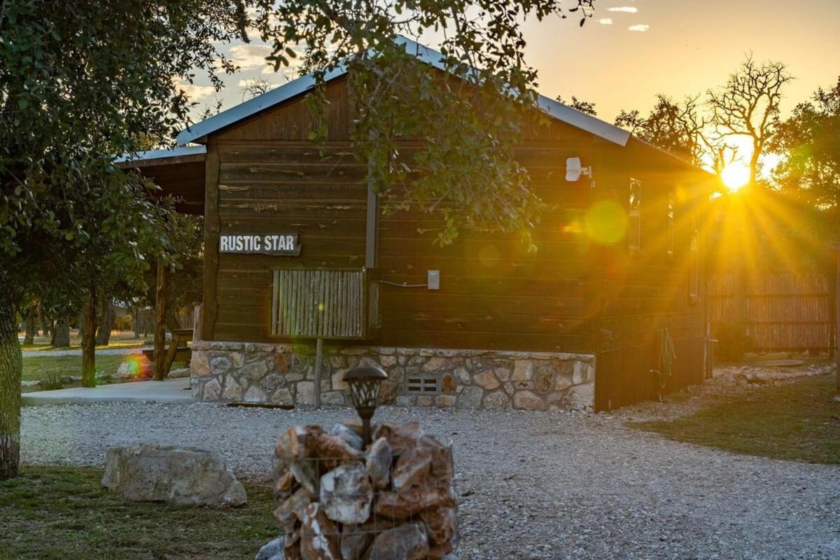 Rockin' R - Rustic Star Cabin フレデリックスバーグ エクステリア 写真