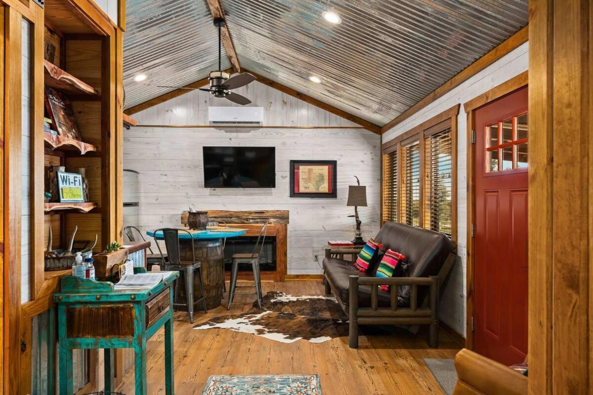Rockin' R - Rustic Star Cabin フレデリックスバーグ エクステリア 写真