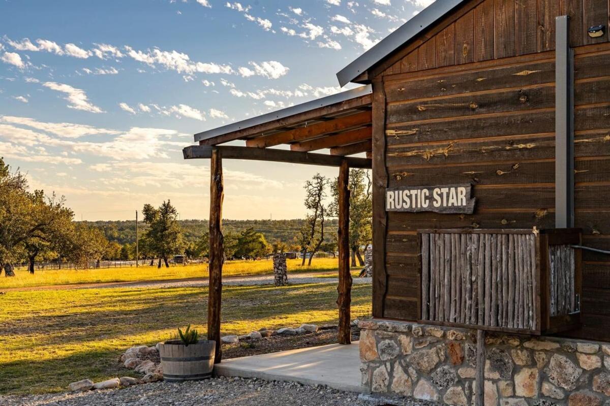 Rockin' R - Rustic Star Cabin フレデリックスバーグ エクステリア 写真