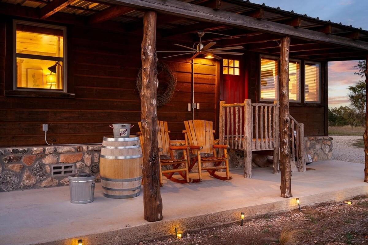 Rockin' R - Rustic Star Cabin フレデリックスバーグ エクステリア 写真