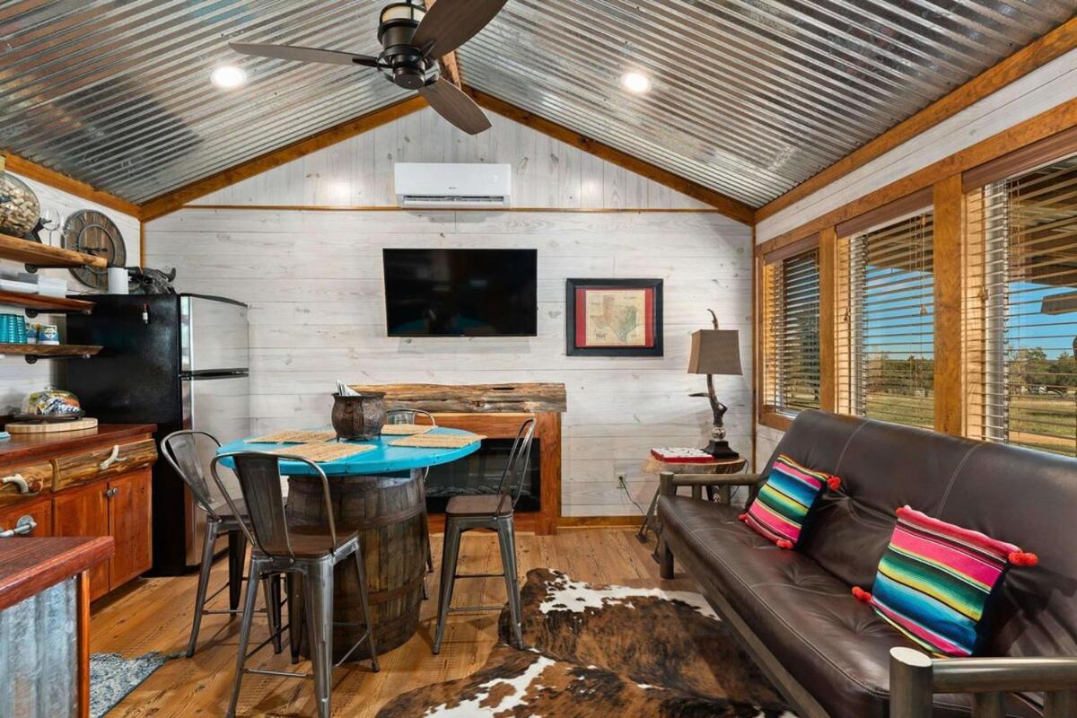 Rockin' R - Rustic Star Cabin フレデリックスバーグ エクステリア 写真