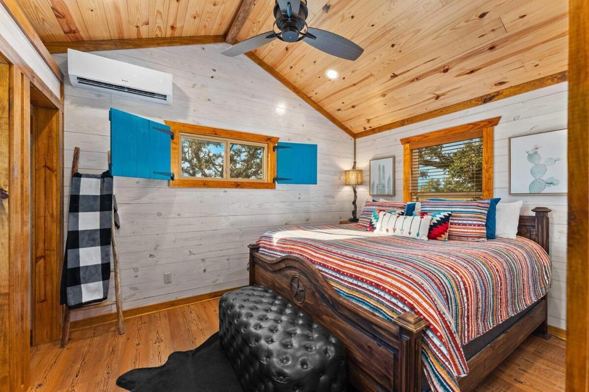 Rockin' R - Rustic Star Cabin フレデリックスバーグ エクステリア 写真