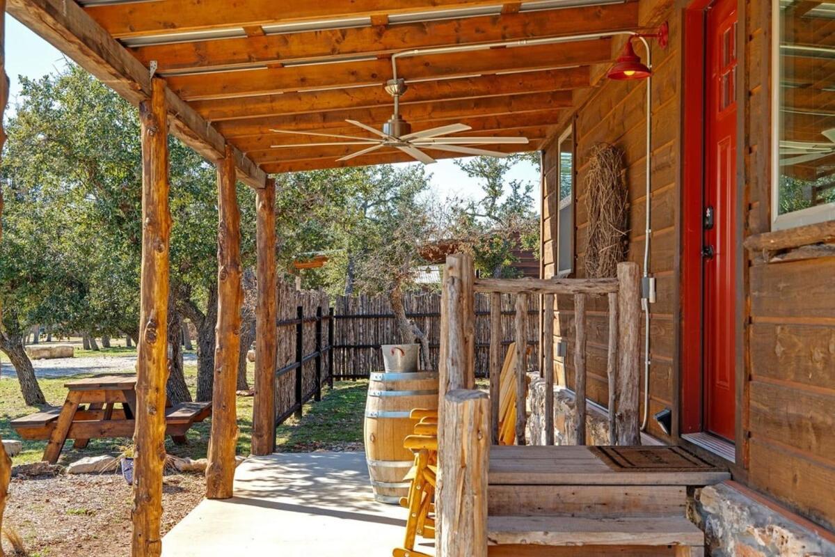 Rockin' R - Rustic Star Cabin フレデリックスバーグ エクステリア 写真