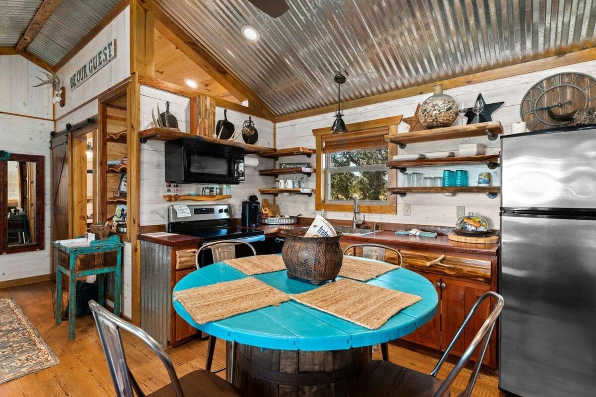 Rockin' R - Rustic Star Cabin フレデリックスバーグ エクステリア 写真